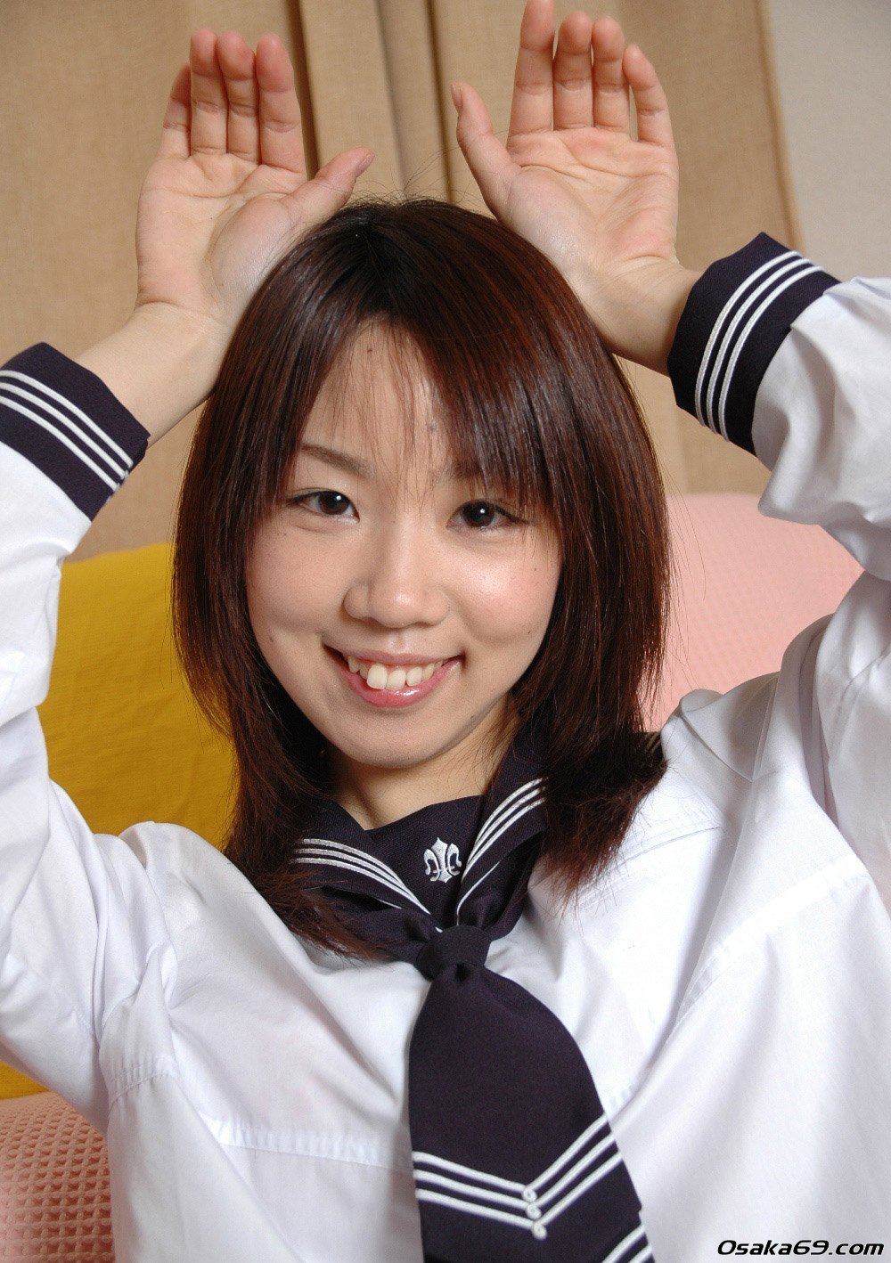 Osaka69 Schoolgirl Misato (みさと女子高生制服) Hairy Pussy Groped Gallery Number 4.