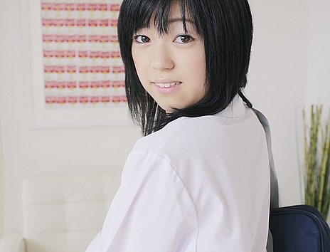 Momo Komori 小森もも